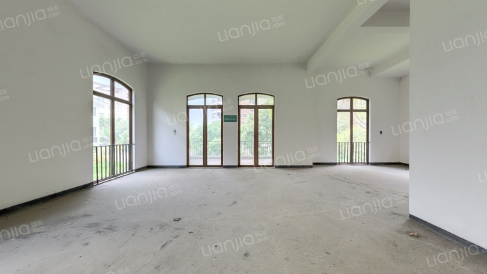 远洋城鎏金山别墅二手房实景图