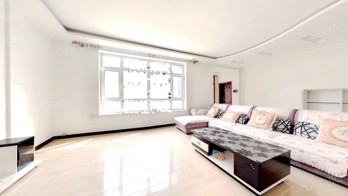 金泰湖滨绿茵二手房实景图