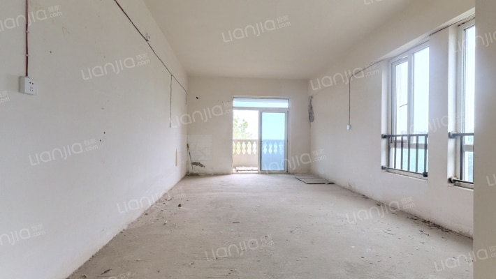 绿地城欧洲风情小镇五月花二手房实景图