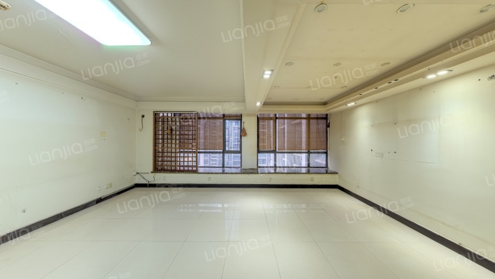 融科三万英尺二手房实景图