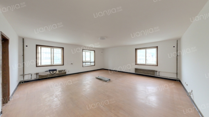 新贵都D区二手房实景图