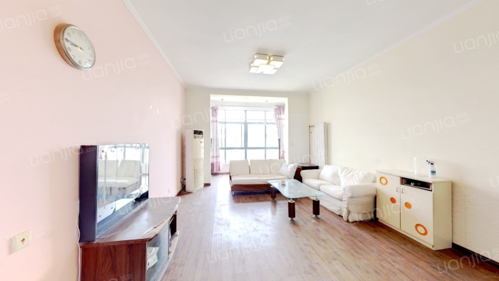 第一大街逸水湾二手房实景图