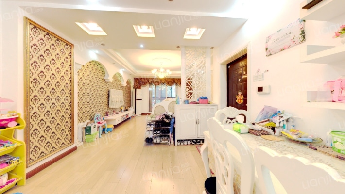 当代卡梅尔小镇二手房实景图