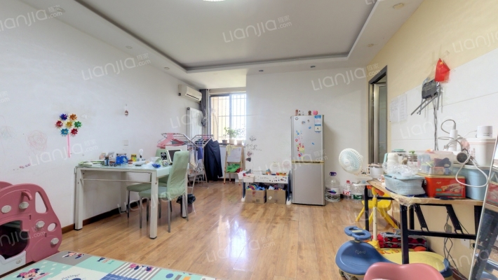 世茂维拉二手房实景图