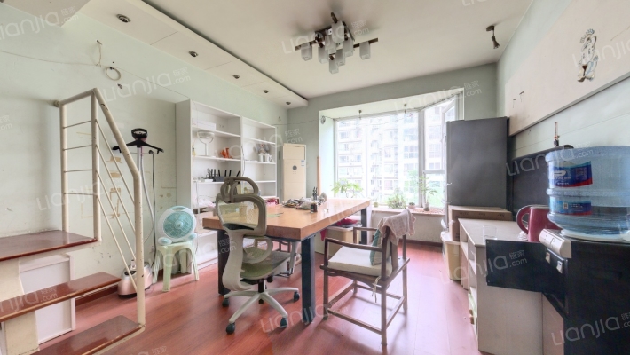 河畔华苑一期二手房实景图