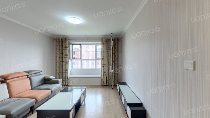 公园里二手房实景图