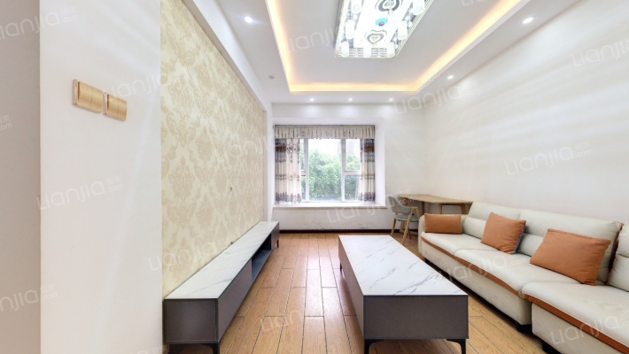 蓝润华府春天二手房实景图