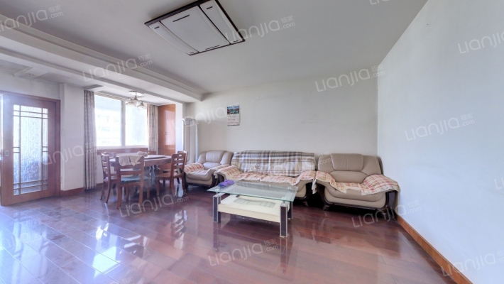 红石公寓二手房实景图