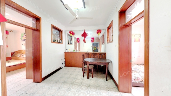 磷肥厂家属楼二手房实景图