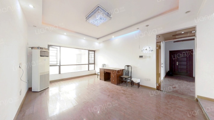 外滩铭座二手房实景图