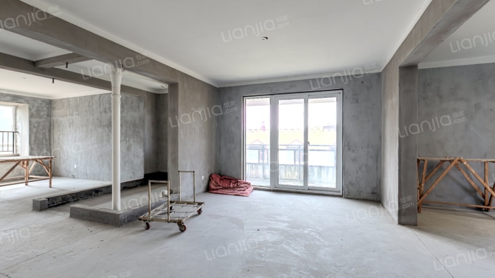 亚隆它山郡二期二手房实景图