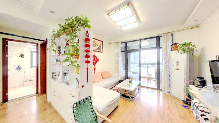 滨江河畔二手房实景图