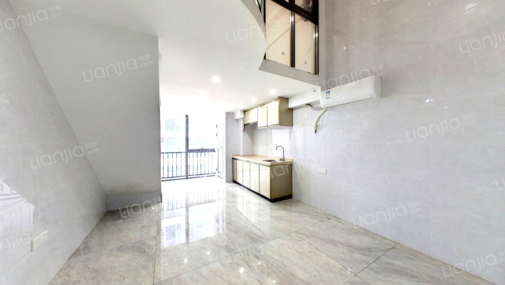 广州绿地城二手房实景图