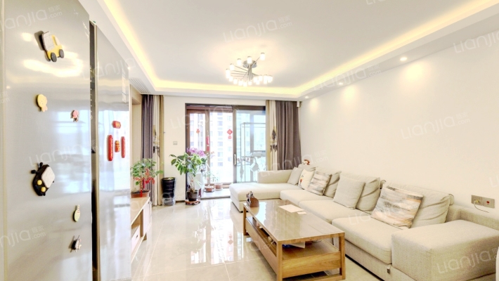 万科繁荣里二手房实景图