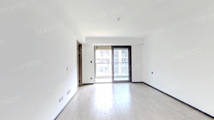 万科坤和·湛蓝云镜二手房实景图