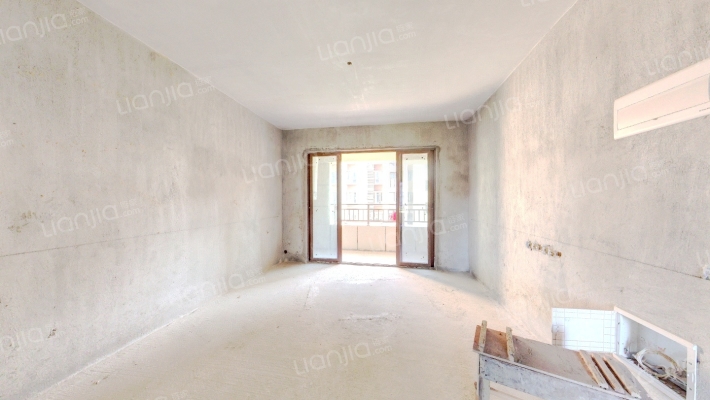 华勤湖畔花园二手房实景图