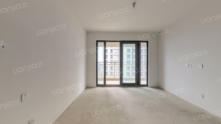 中建观湖国际三期二手房实景图