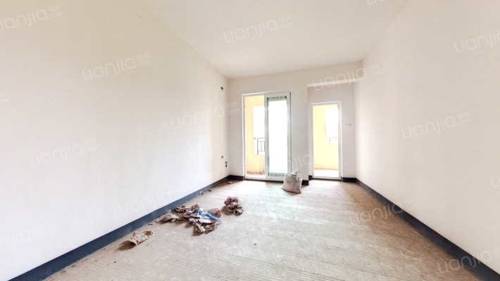 融创凡尔赛领馆四期二手房实景图