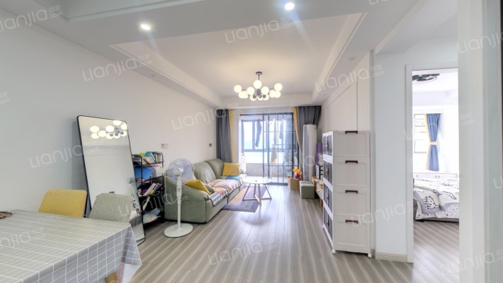 亚隆它山郡二期二手房实景图