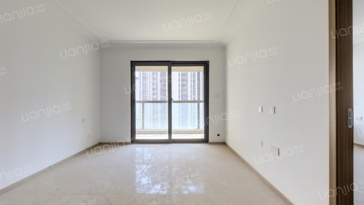 中建滨水苑二手房实景图