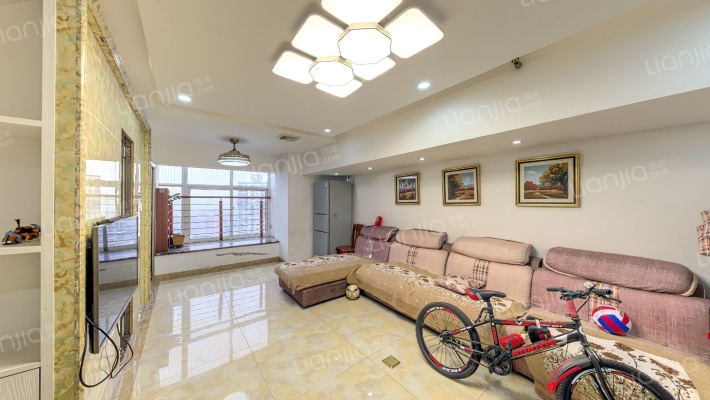 金色LOFT二手房实景图