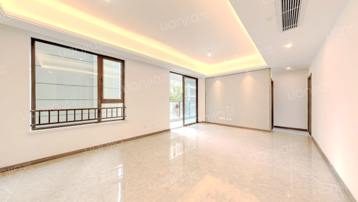 正黄翡翠堂二手房实景图