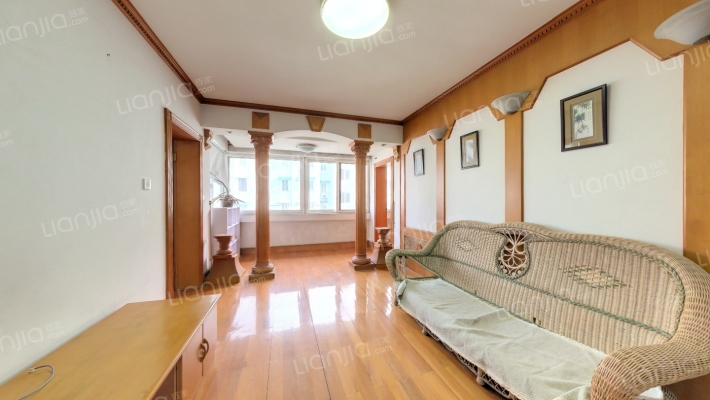 汇龙公寓东区二手房实景图