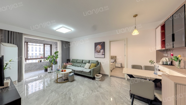 融创悦湖台二手房实景图