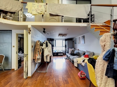 合租·凤凰SOHO 1居室 南卧
