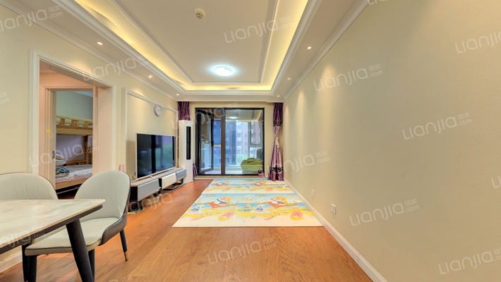 青特小镇E区二手房实景图