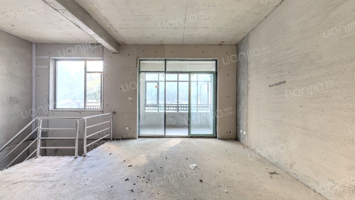 新长海玖龙台二手房实景图