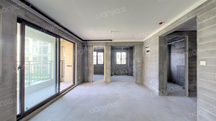 中南绿地云堤二手房实景图