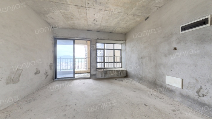 山语龙庭二手房实景图