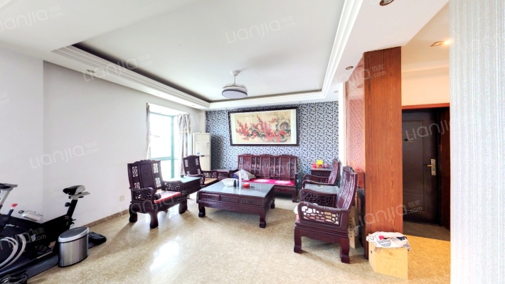 胜地名苑西区二手房实景图