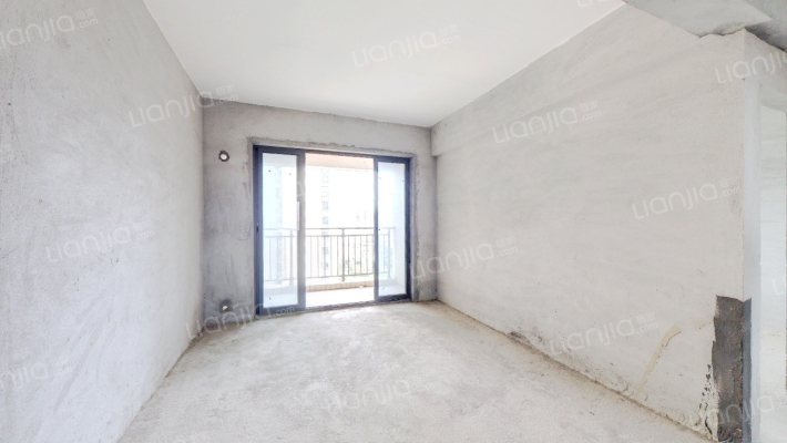 嘉盈名苑二手房实景图