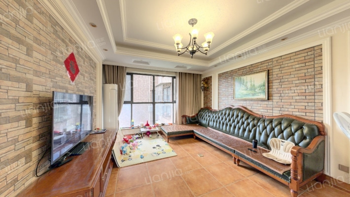 草莓街区二手房实景图