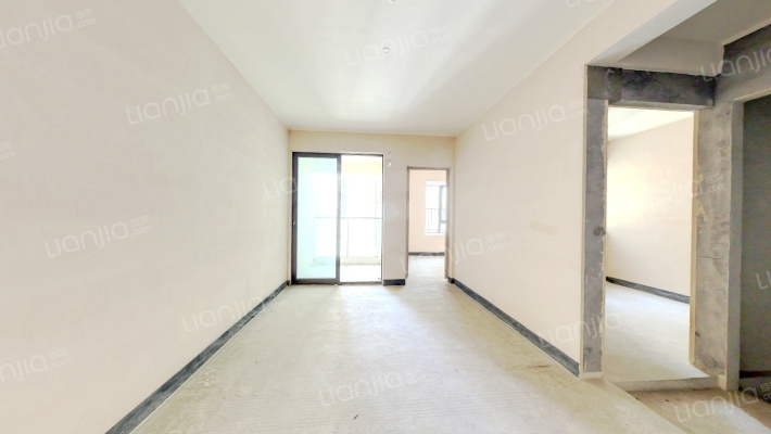 龙湖颐天展图森镜二手房实景图