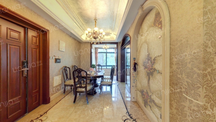 绿地乔治庄园二手房实景图