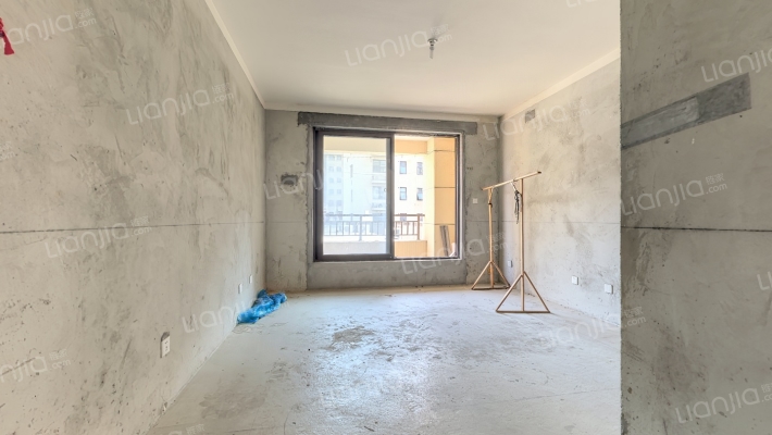 隆豪翡翠星城二手房实景图