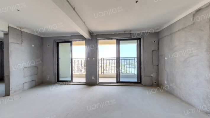 绿地铂澜府二手房实景图