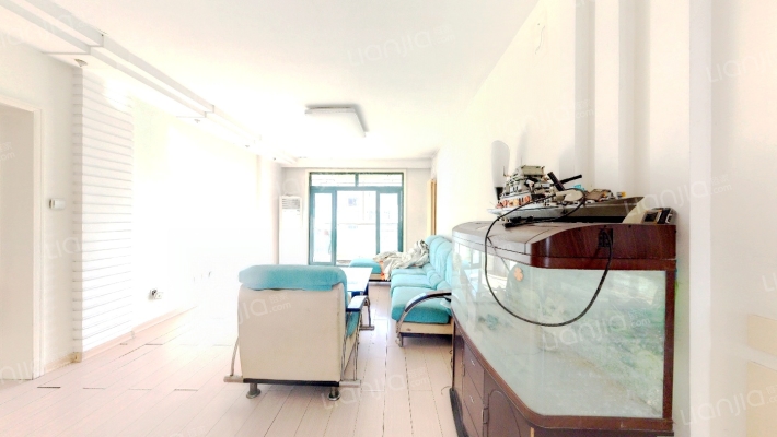 欧美风河花园二手房实景图