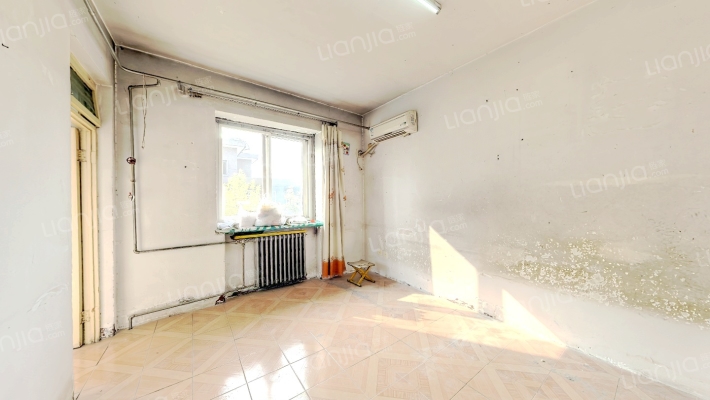 昆明路244号院二手房实景图