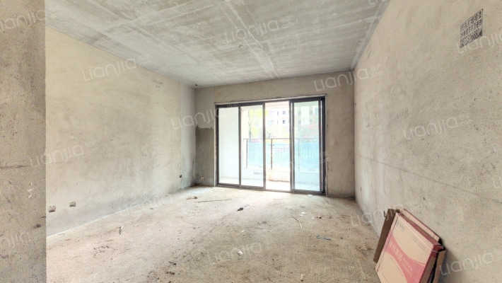 裕田奥莱小镇二手房实景图