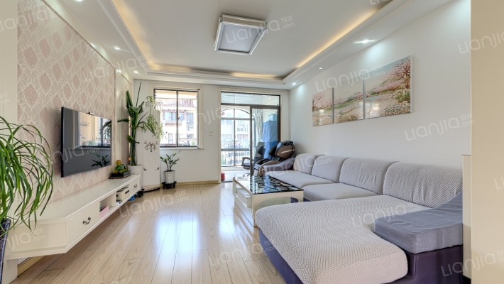 波西塔诺东郡二手房实景图