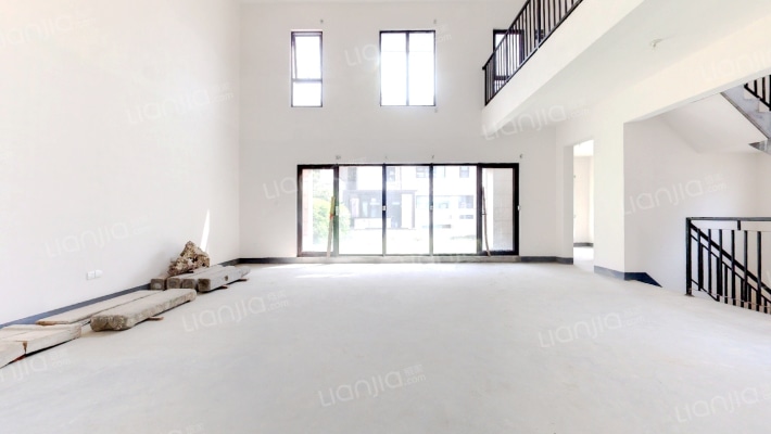 绿地海珀宫爵二手房实景图