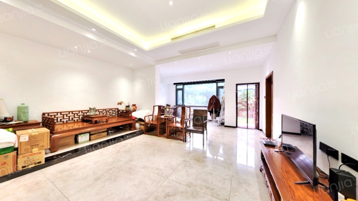 太阳岛高尔夫温泉别墅二手房实景图