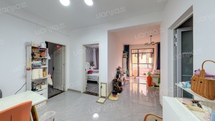 东方蓝海二手房实景图