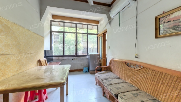 财政宿舍二手房实景图