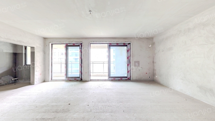 昕晖麓台山舍二手房实景图