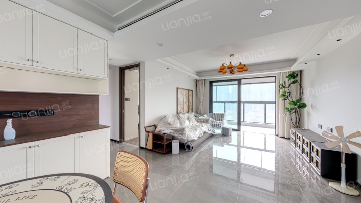 美的云樾二手房实景图